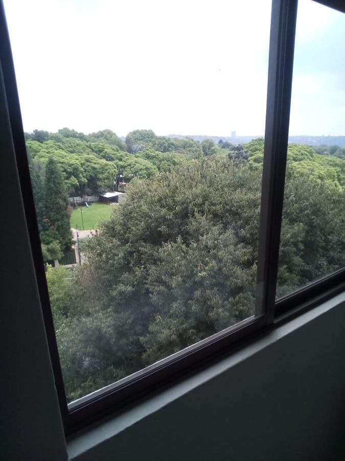 Rosebank Accommodation Йоханесбург Екстериор снимка