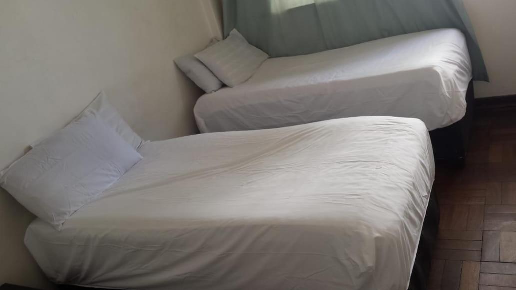 Rosebank Accommodation Йоханесбург Екстериор снимка