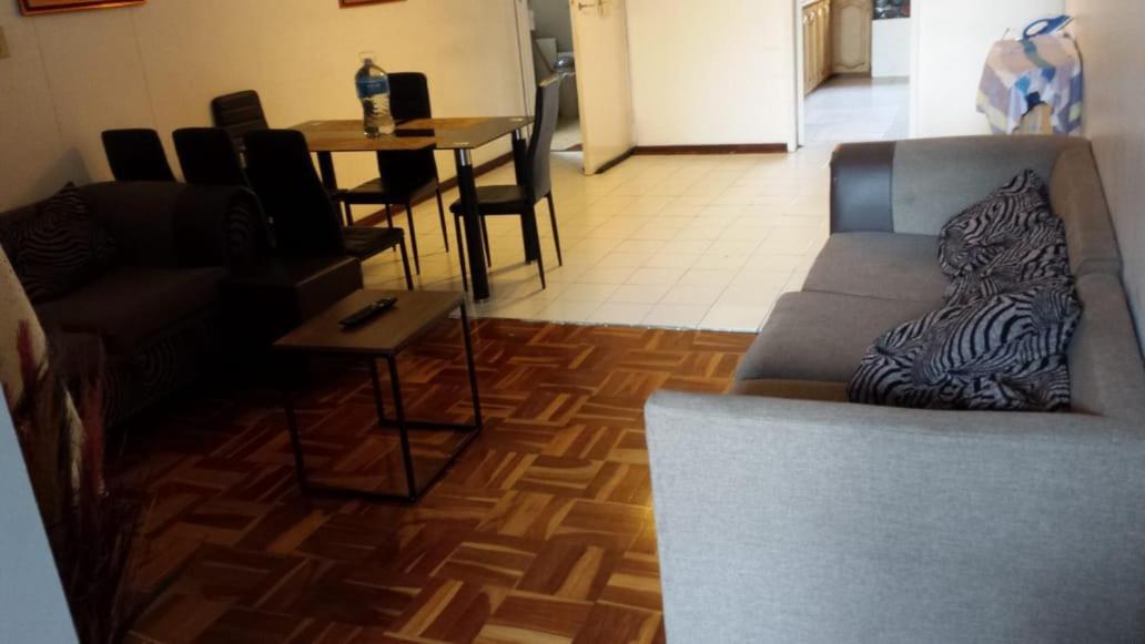 Rosebank Accommodation Йоханесбург Екстериор снимка