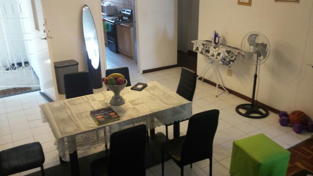 Rosebank Accommodation Йоханесбург Екстериор снимка
