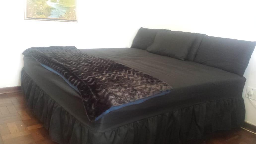 Rosebank Accommodation Йоханесбург Екстериор снимка